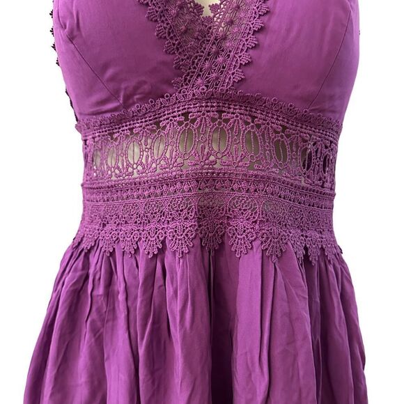 Fashion Nova ~ Lucie Lace Mini Dress ~ lace detailing ~ padded bust ~size XSmall - Picture 5 of 16